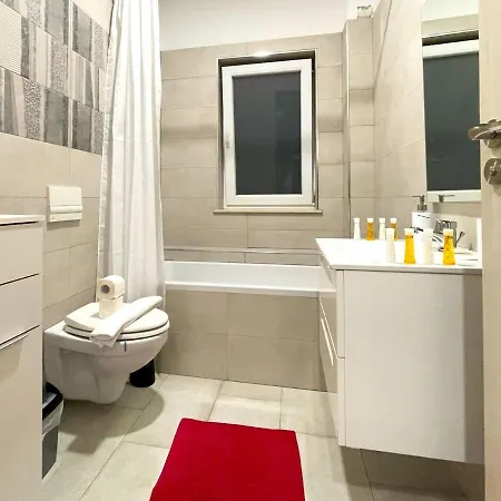 Bella Vista Red Apartment