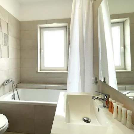 Bella Vista Red Apartment