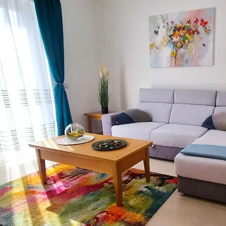 Bella Vista Red Apartment *
