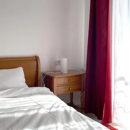 Bella Vista Red Apartment *